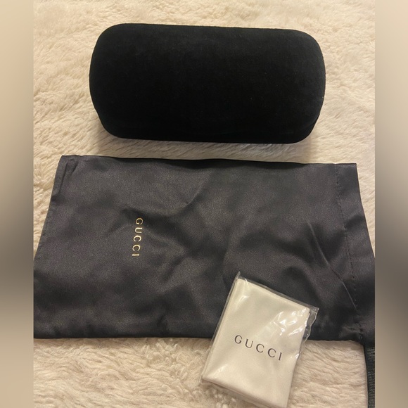 GUCCI velvet sunglasses case with pouch and microfiber cloth - Picture 2 of 6